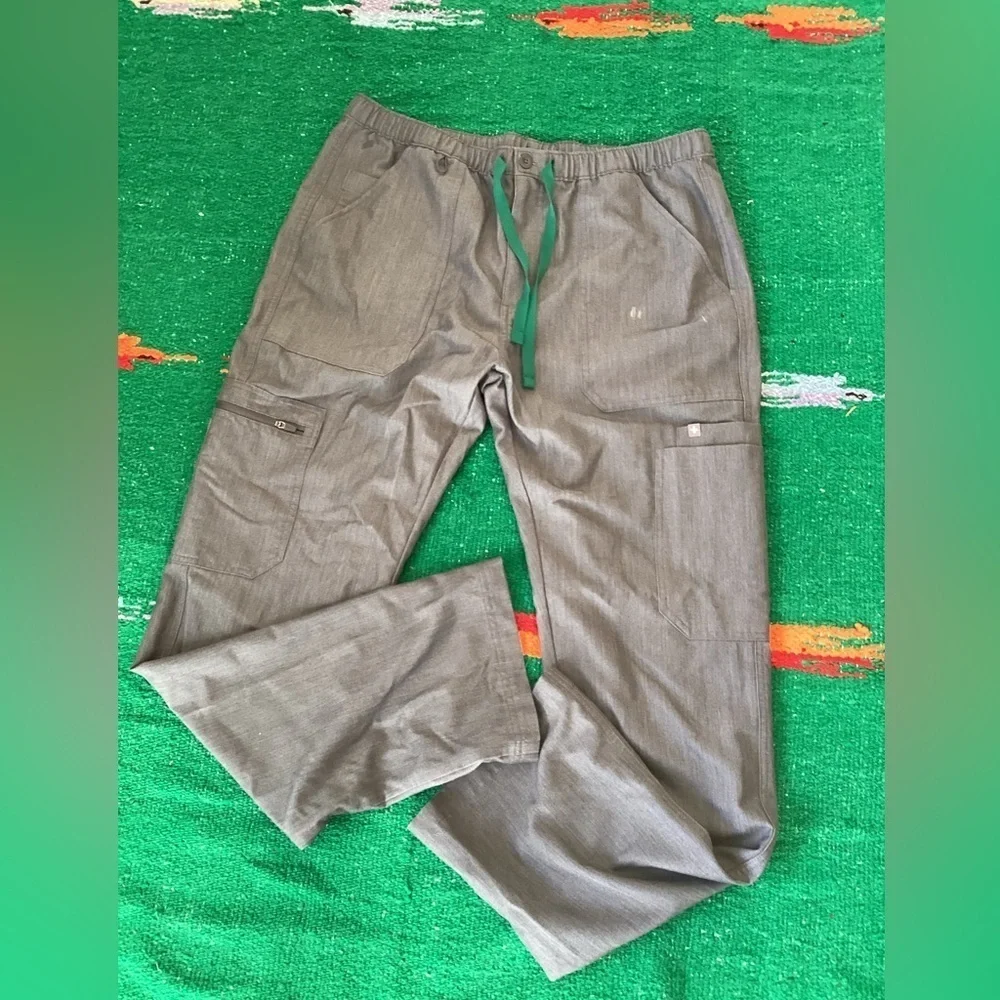 Figs Technical scrubs -SZ L Waist 16” Inseam 31”